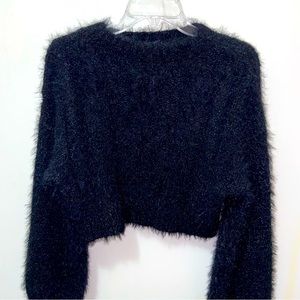 URBAN OUTFITTERS - Fuzzy Crop Sweater